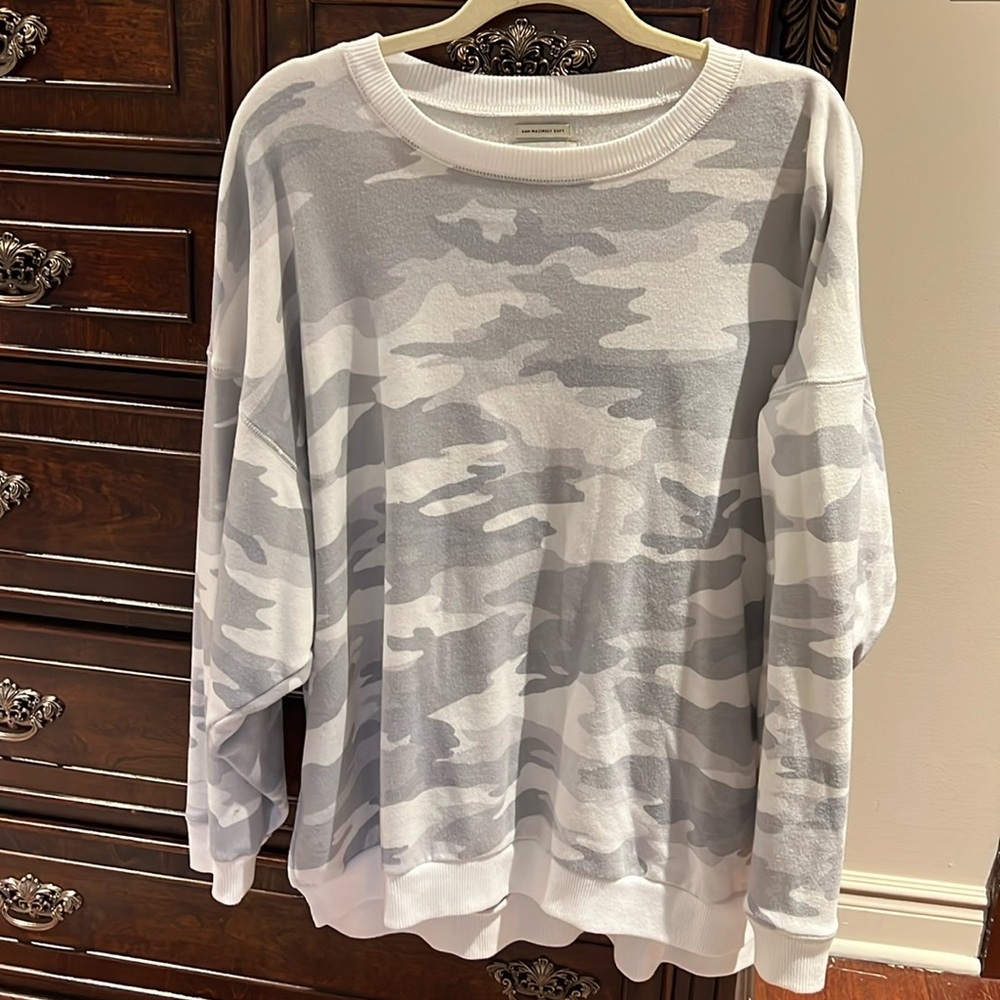 American Eagle camo sweatshirt